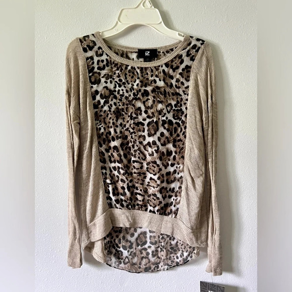 IZ Buyer NWT Cheetah Print Chiffon Knit Contrast Top - XS - Picture 2 of 5